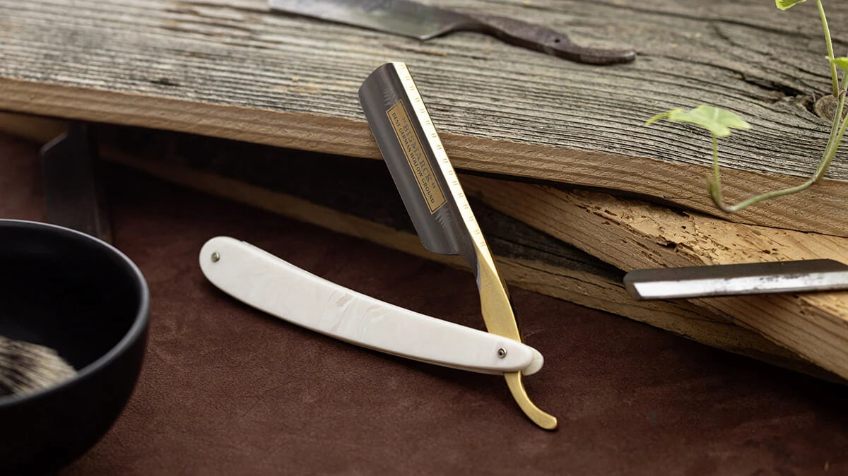 Straight Razor 6/8, Round nose, Bismarck, Mother of Pearl