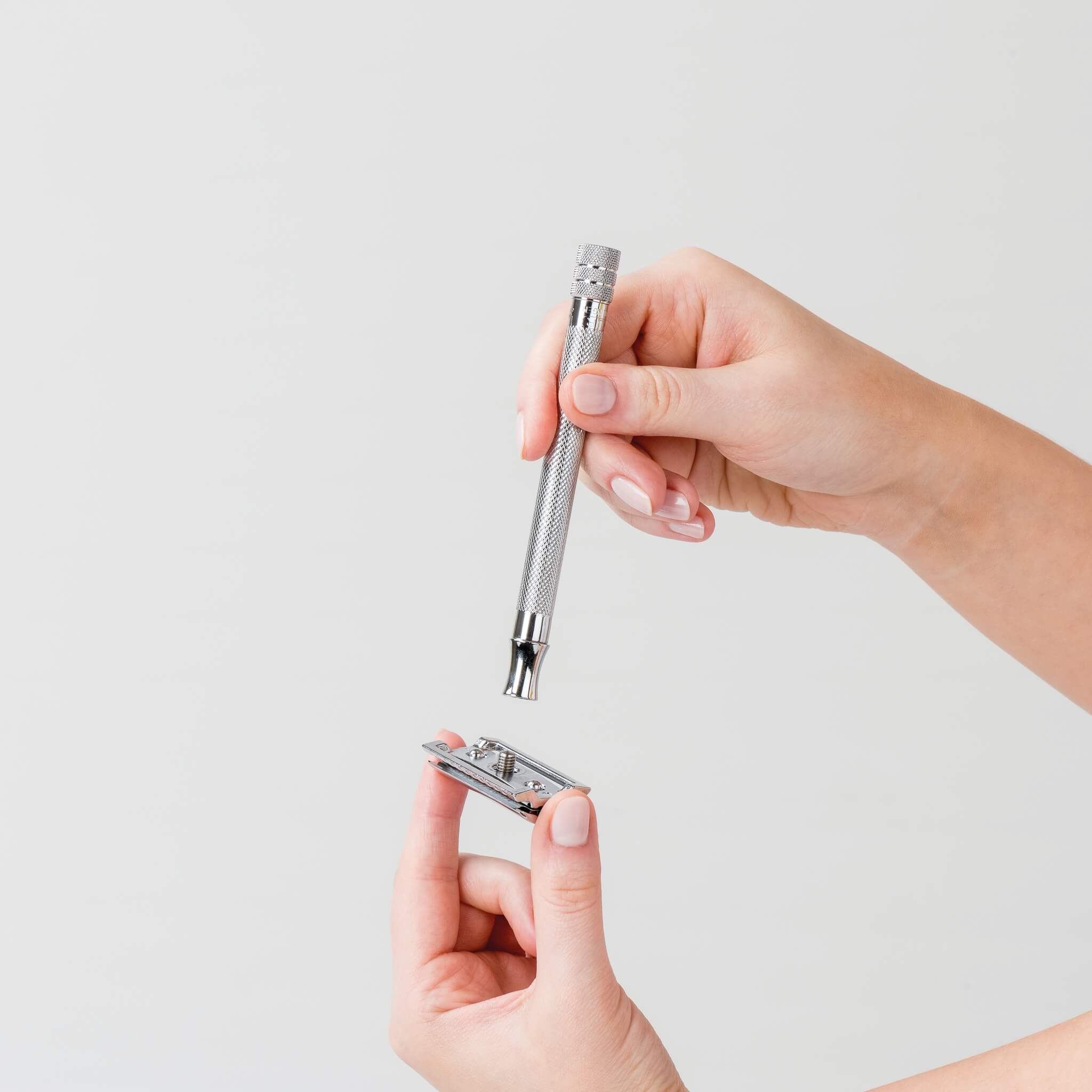 24C DE razor, Long grip