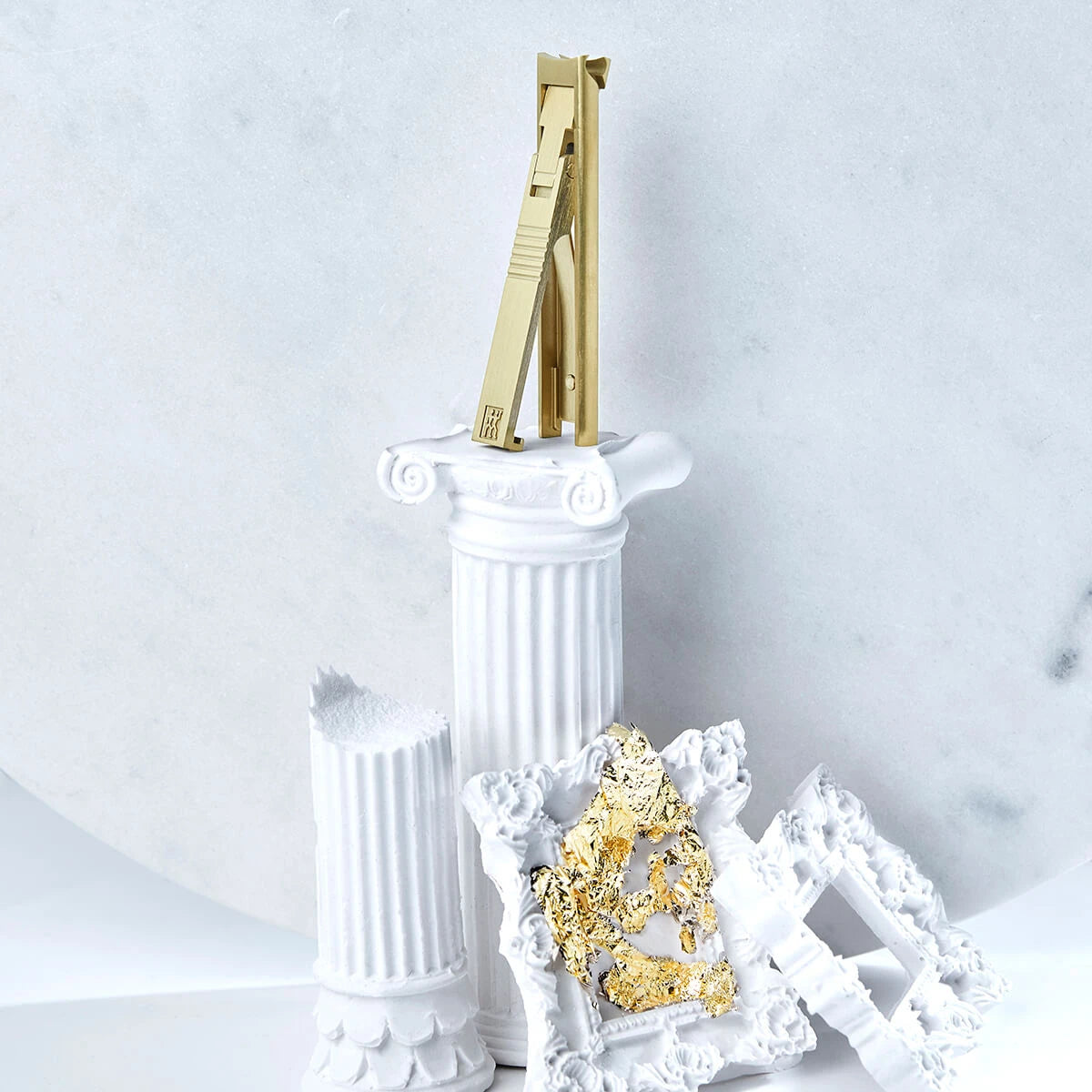 Nail clippers in leather case, Gold