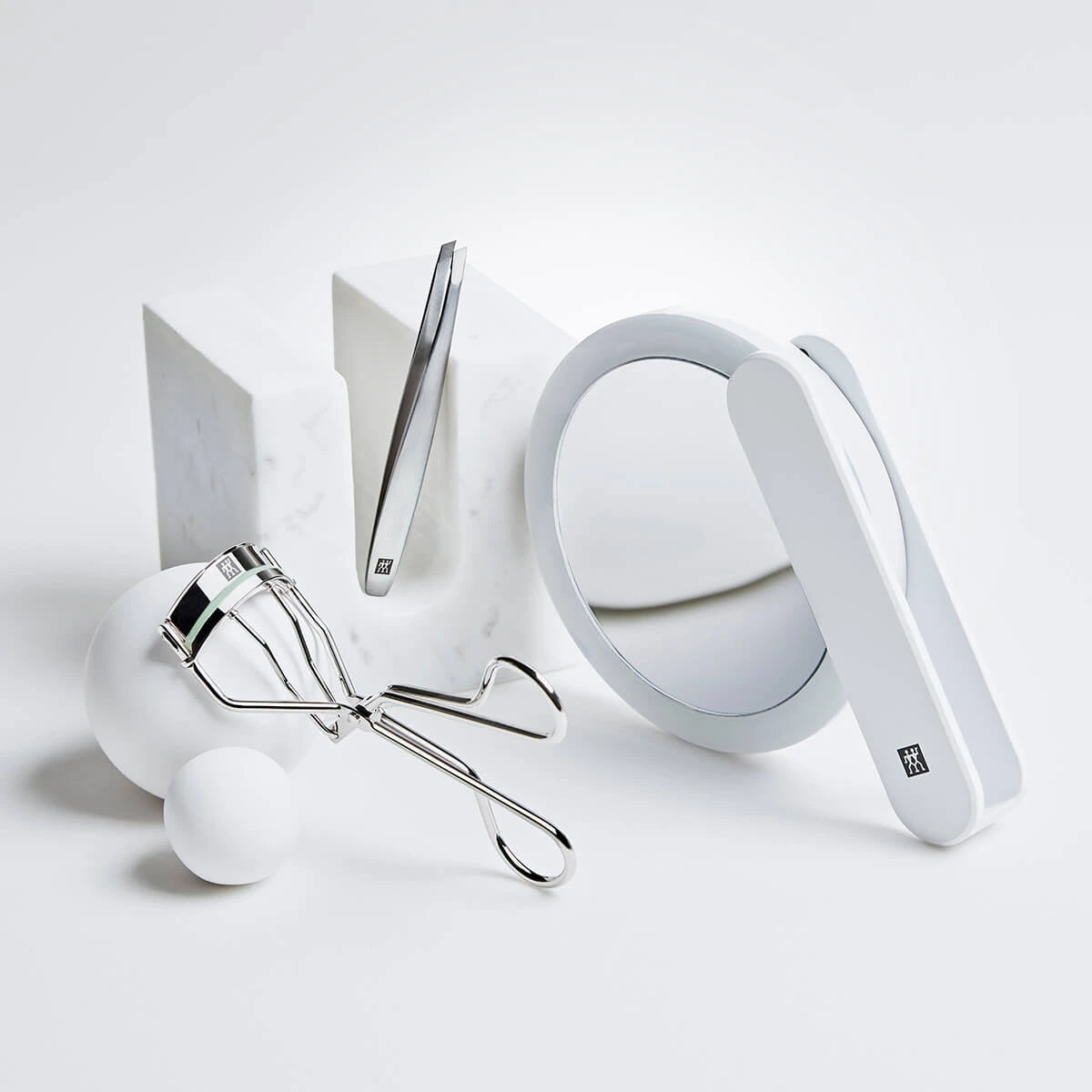 Eyelash curler