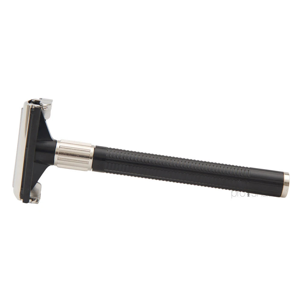 DE razor with travel box