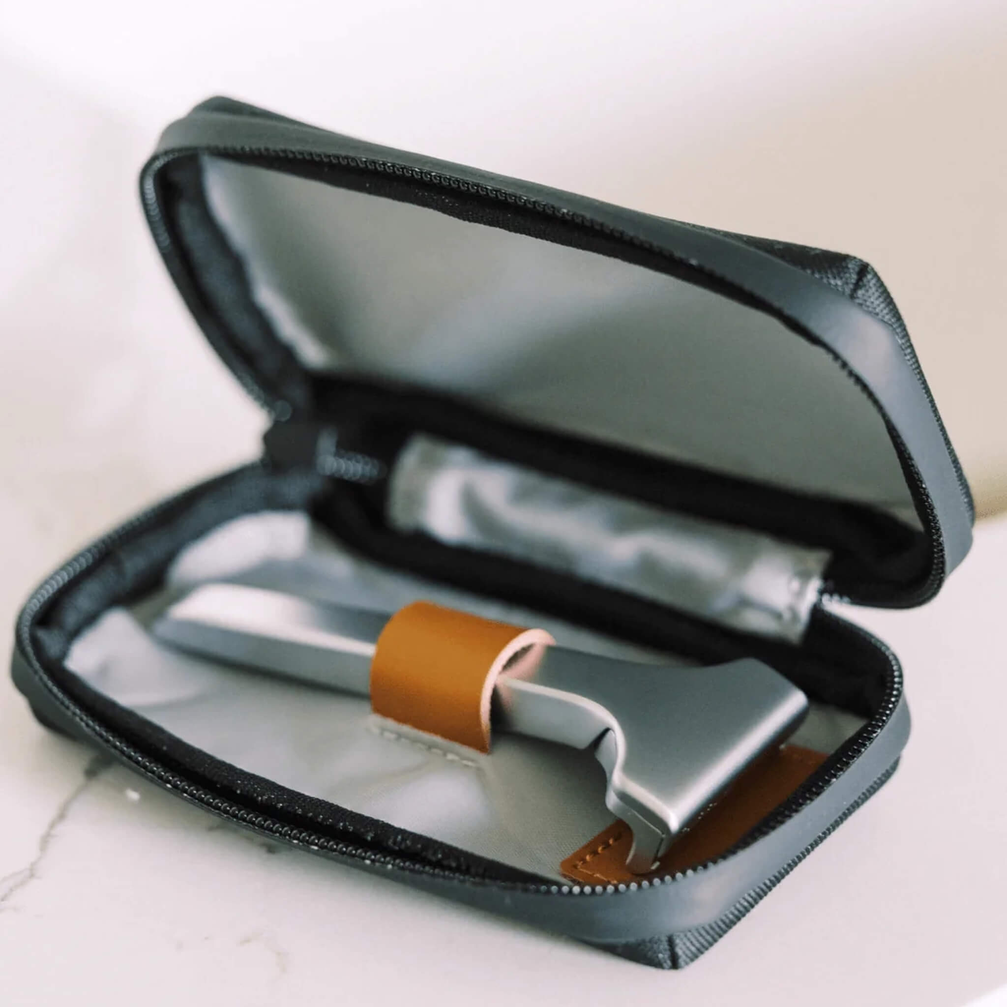 Case for Single-Edge Razor, Black