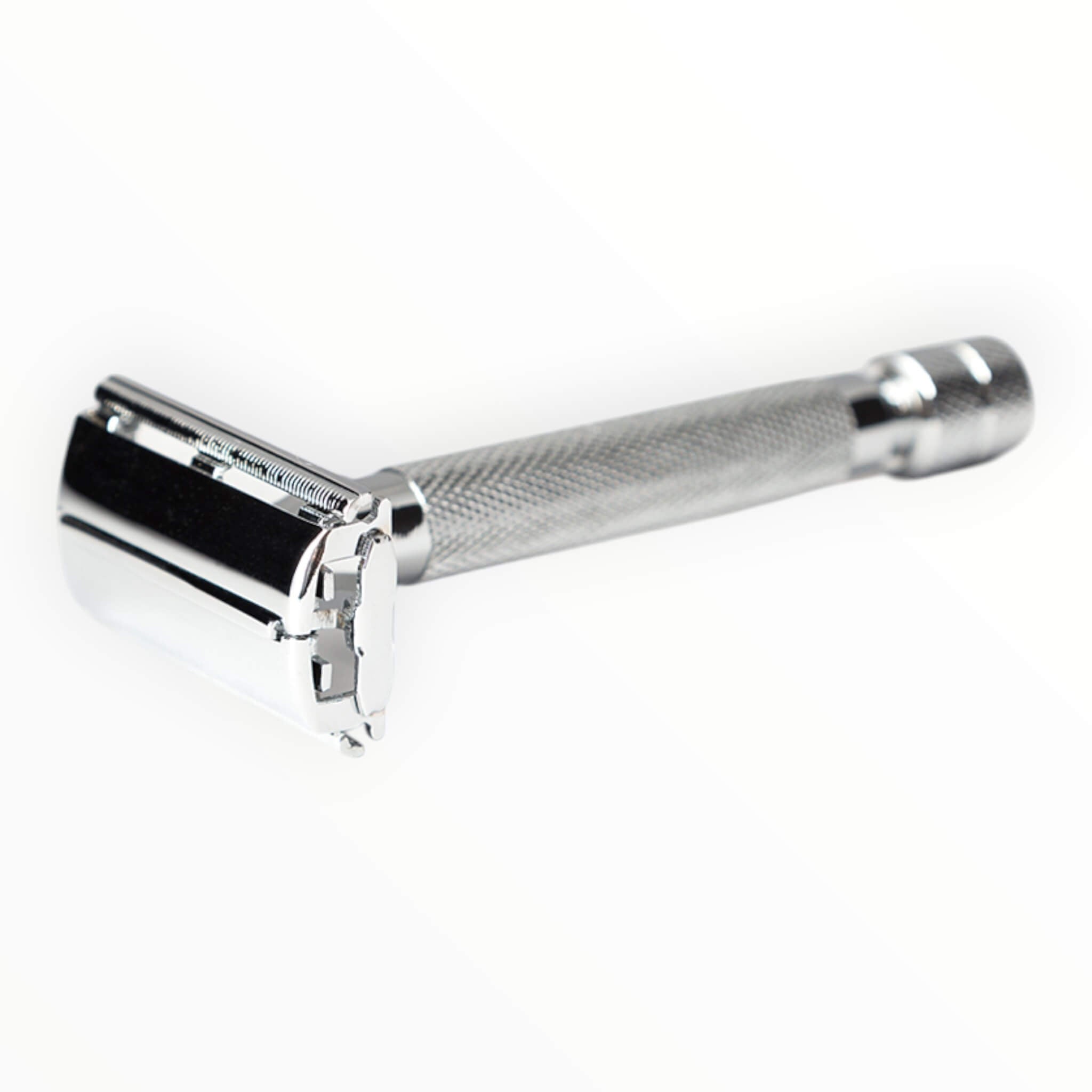 DE razor with butterfly opening, Chrome