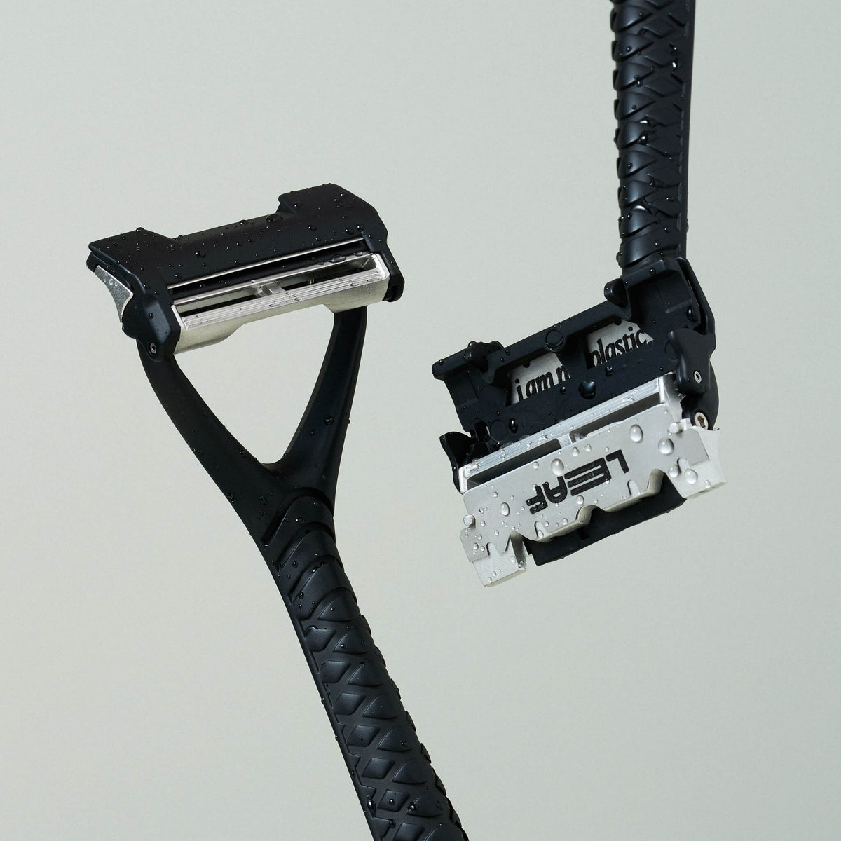 Two Razor Sunstar Leaf Two Razor in black from LEAF Shave. – Proshave