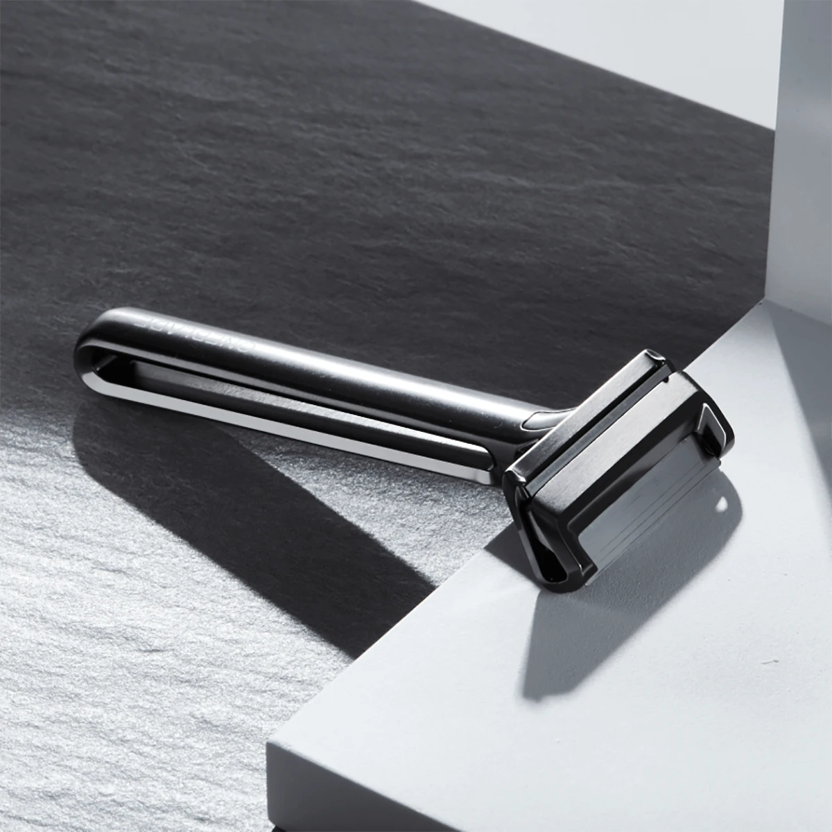 Genesis Single Edge Shaver, Gunmetal