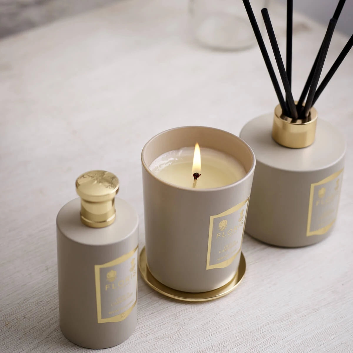 Oud & Cashmere Scented Candle, 175 gr.