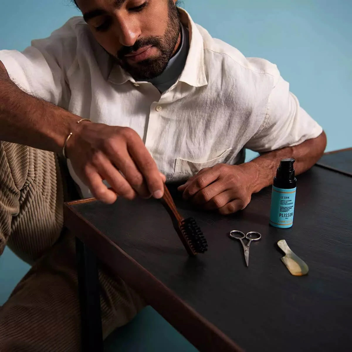 Beard grooming set with Scissors, Comb and Brush