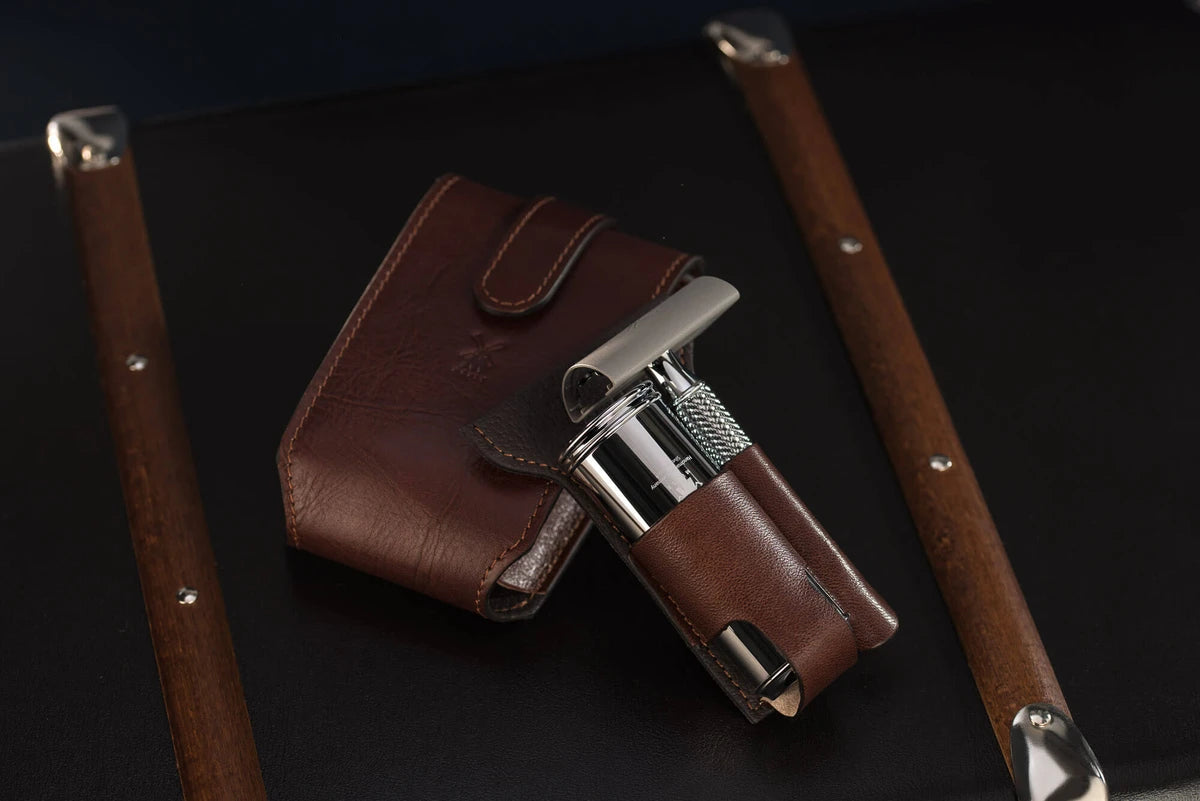 Travel set with DE razor and Brush, Brown leather