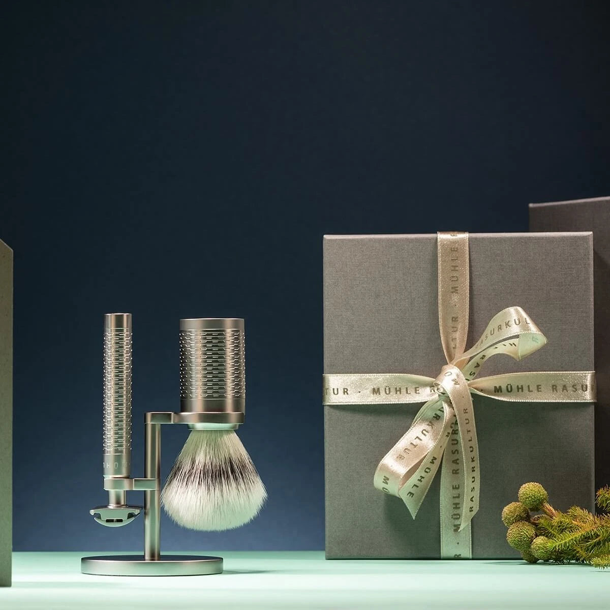 Shaving kit with DE razor, Fibre Shaving Brush and Holder, Rocca, Stainless steel - Matte finish
