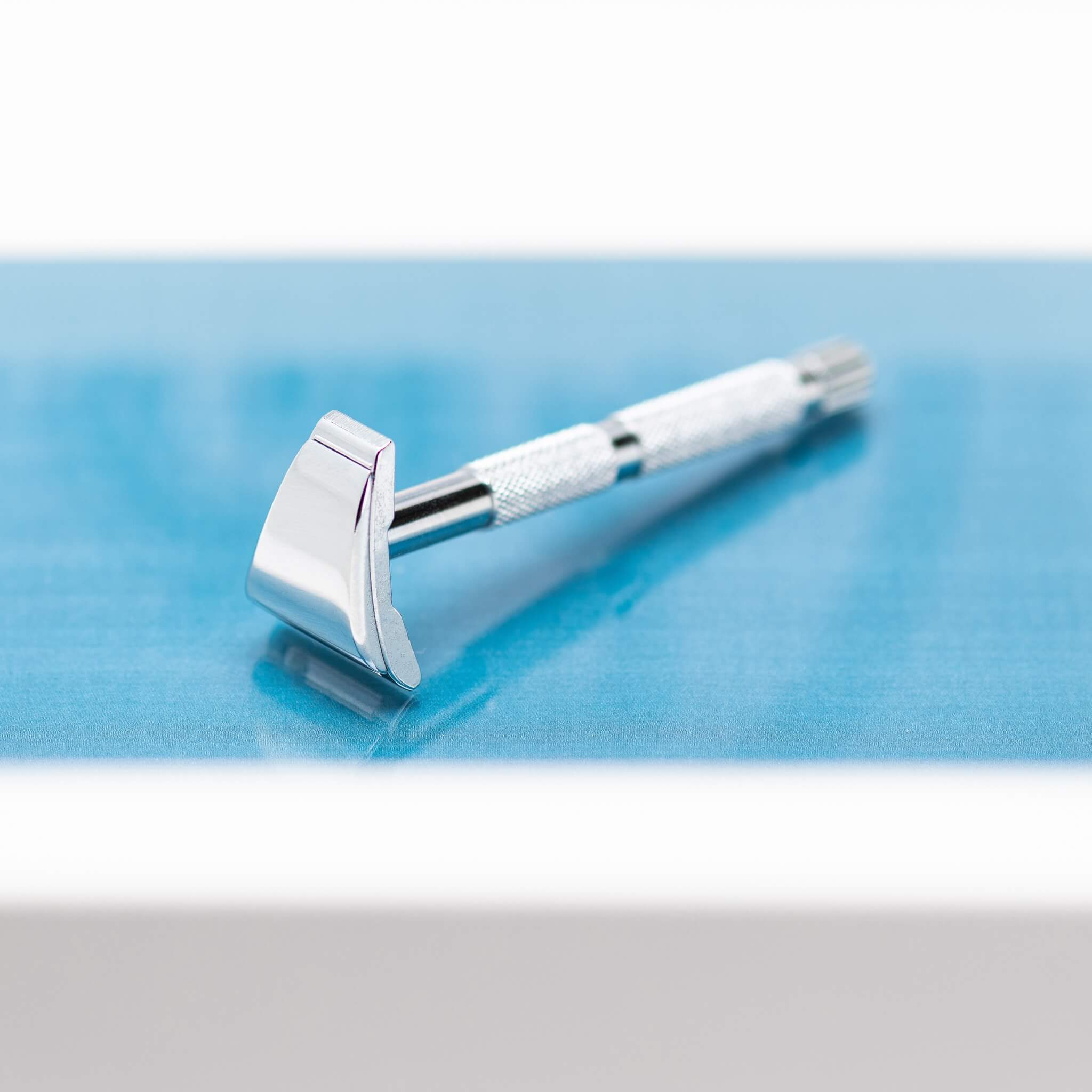 Shaver for brows and beard
