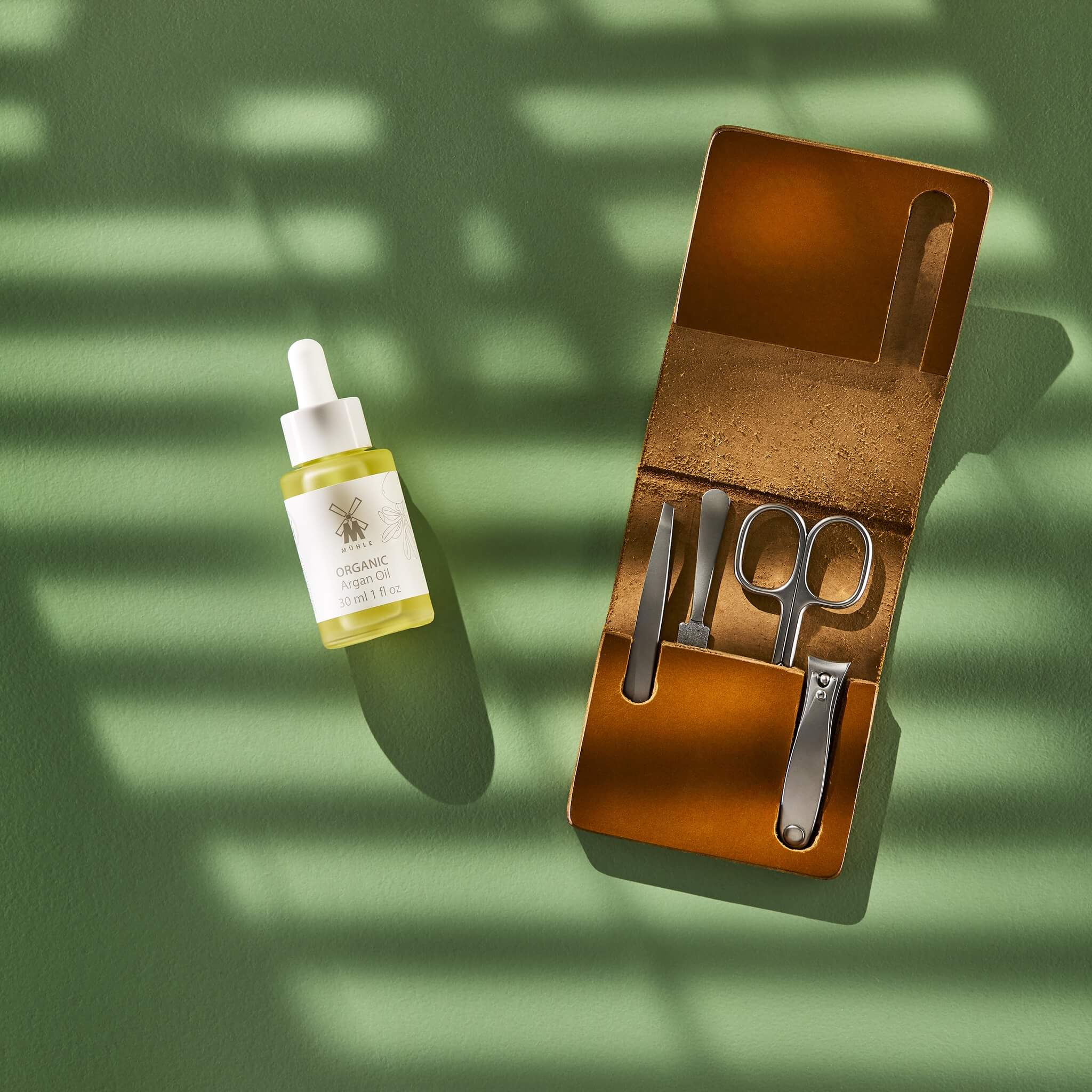 Manicure set, Leather