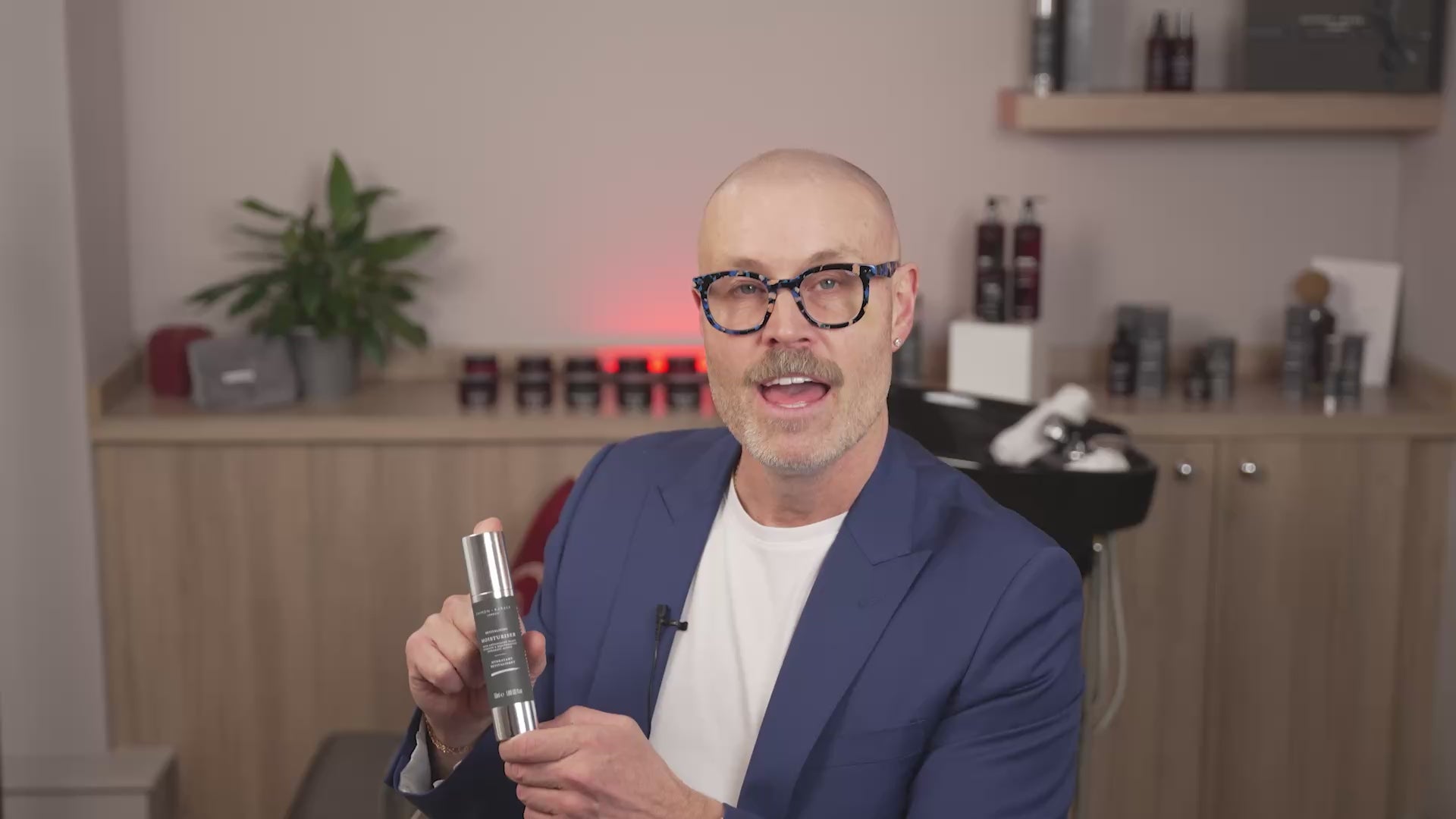 Load video: Revitalizing Moisturiser, 50 ml.